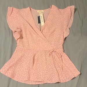 Adorable Monteau Los Angeles pink v neck flutter sleeve
